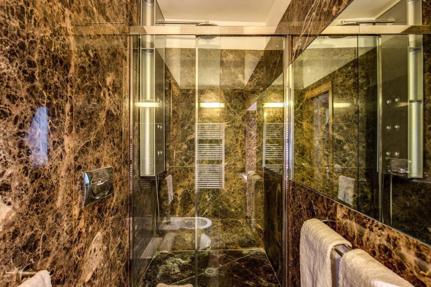 Spacious Flat By Piazza Navona Rome Bagian luar foto