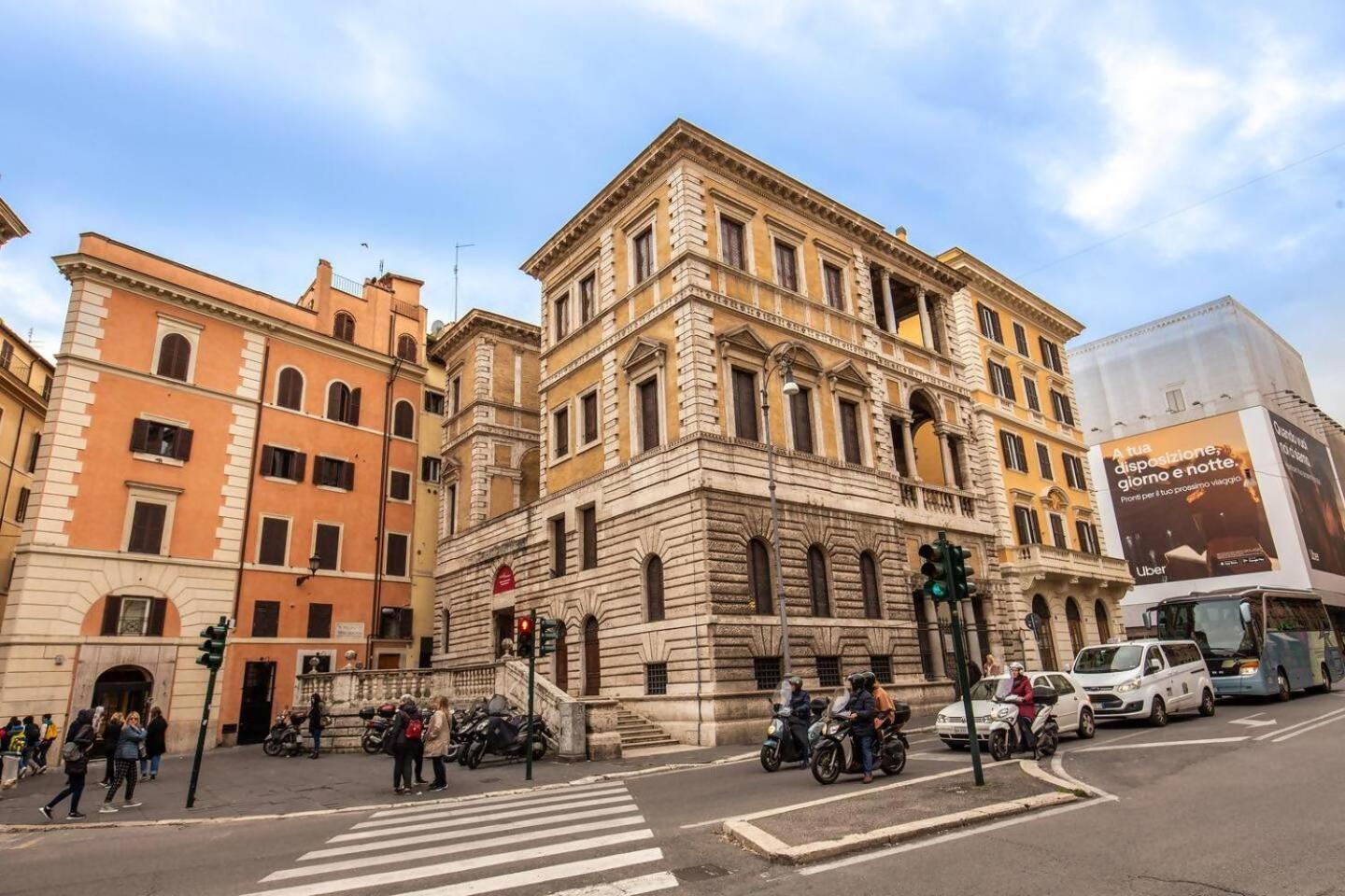 Spacious Flat By Piazza Navona Rome Bagian luar foto
